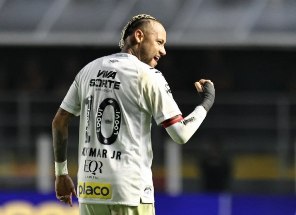 罗马诺：内马尔快乐与桑托斯续约一年，左券还是完成