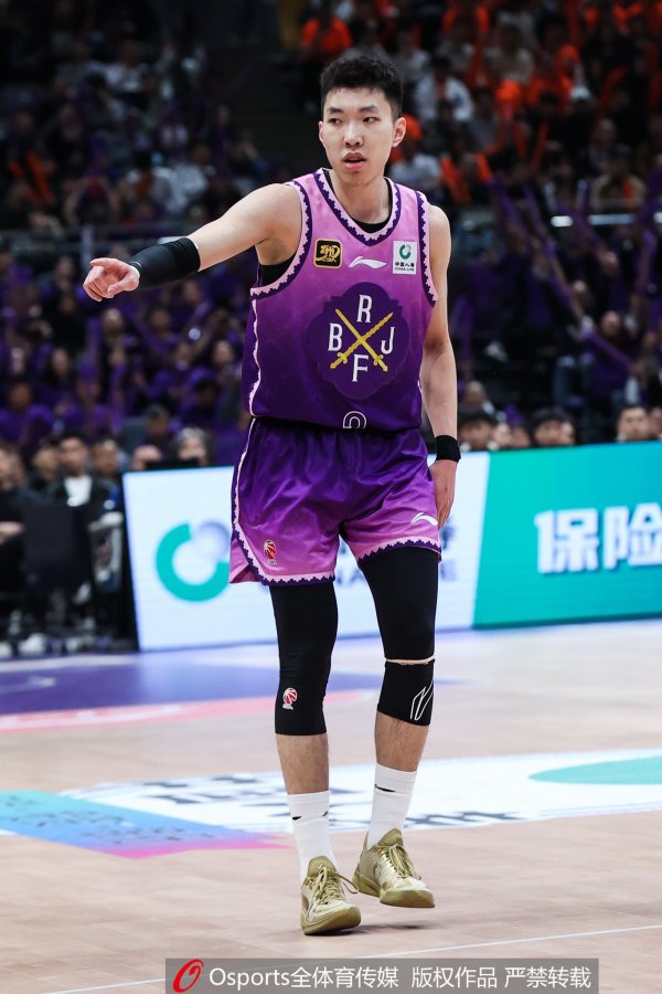 难顶！北控全队仅两东谈主得分上双：佩里17分 廖三宁10分