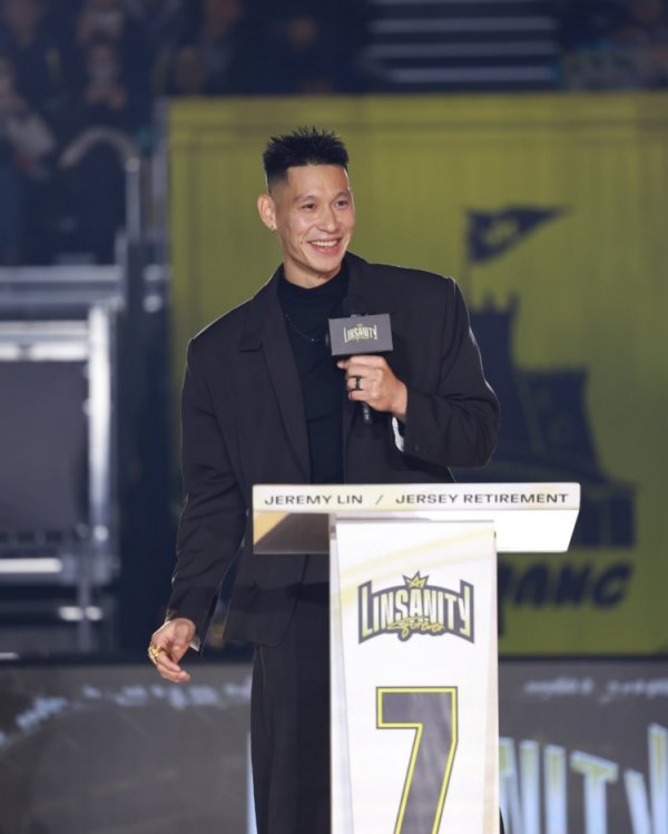 萧华/德安东尼/铁林/霍华德/拳王为林书豪送祝贺 祝愿他退役悦目